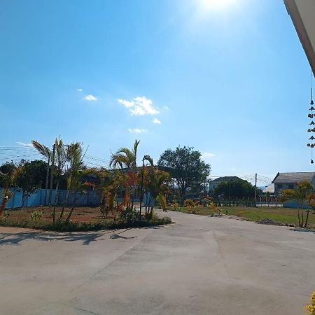 Hotel ເຮືອນພັກບີວີ Ban Thongchai-Tai Exterior foto